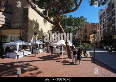 Nicht identifizierte Menschen in Lloret de Mar, einer Stadt an der spanischen Costa Brava Stockfoto