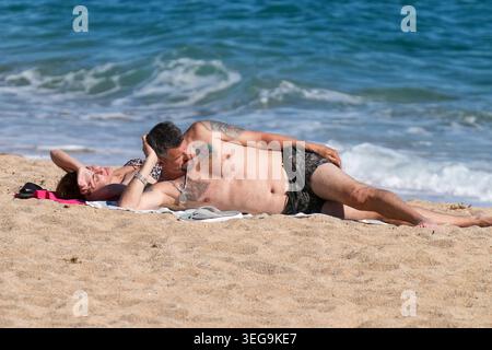 Nicht identifizierte Menschen in Lloret de Mar, einer Stadt an der spanischen Costa Brava Stockfoto