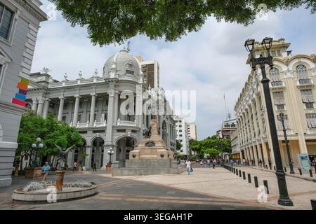 Guayaquil, Ecuador - 18. Mai 2026: Denkmal für Marschall Antonio Jose de Sucre, verfasst von Augusto Faggioni im Jahr 1911, neben dem Rathaus von Guayaquil. Stockfoto