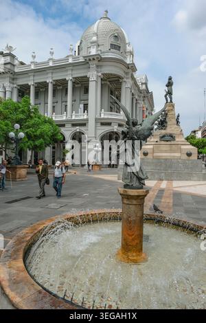 Guayaquil, Ecuador - 18. Mai 2026: Denkmal für Marschall Antonio Jose de Sucre, verfasst von Augusto Faggioni im Jahr 1911, neben dem Rathaus von Guayaquil. Stockfoto