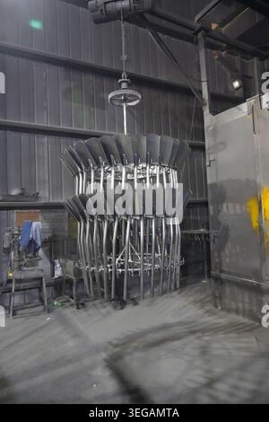 Zusammengesetzte Stahlschaufeln, Spezialschaufeln für industrielle Produktionsprodukte Stockfoto