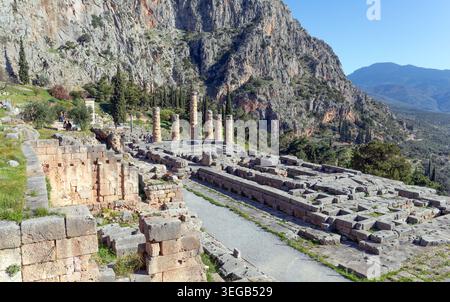 Antike Ruinen des Tempels des Apollo in Delphi, Griechenland Stockfoto