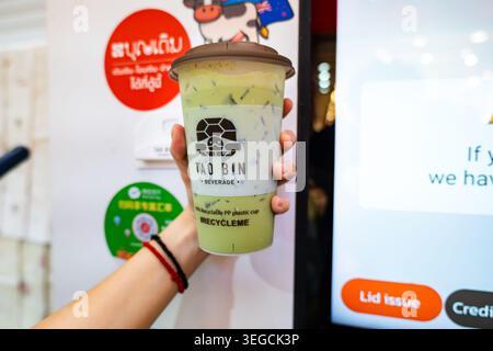 Bangkok, Thailand - 04.18.2026: Tao bin Drink vom Tao bin Smart Vending Machine Stockfoto