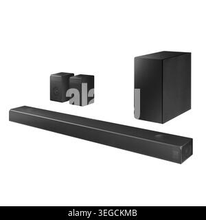 Professionelles 340-W-Soundbar-System mit 3,1 Kanälen und kabellosem Subwoofer auf weißem Hintergrund. High-Fidelity Acoustic Audio Home Entertainment Entertai Stockfoto