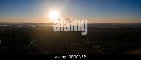 Luftpanorama der Victoria Falls bei Sonnenuntergang von Simbabwe Seite Stockfoto