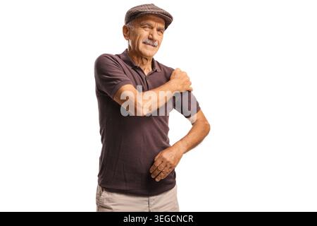 Älterer Mann, der seine Schulter hält, mit einem Ausdruck von Schmerzen oder Unwohlsein isoliert auf weißem Hintergrund Stockfoto