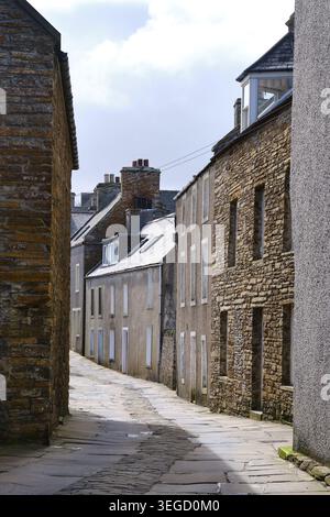 Alte enge Straße in Stromness, Orkney Stockfoto