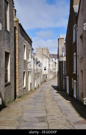Alte enge Straße in Stromness, Orkney Stockfoto