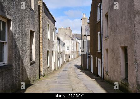 Alte enge Straße in Stromness, Orkney Stockfoto