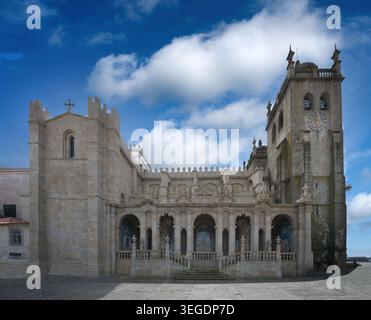 Porto historische Kirche Kathedrale von der Seite. Portugal, Europa Stockfoto
