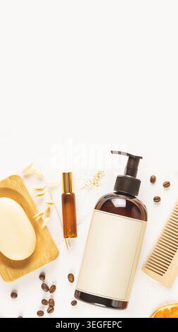 Bio-Kaffee-Hautpflegeset Mit Bohnen Und Holzzubehör Stockfoto