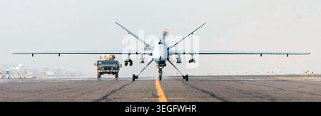 General Atomics MQ-9 Reaper fährt auf der Landebahn nach der Mission in Afghanistan Stockfoto