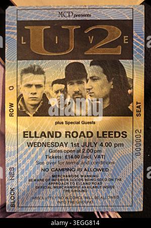 U2 1987 Elland Road Leeds Ticket, mit Bono, The Edge, Adam Clayton und Larry Mullen Jr auf der Joshua Tree Tour. Stockfoto
