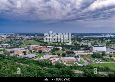 Ein Panorama-Drohnenfoto der Southern University an der Forschungseinrichtung New Orleans am Südufer des Lake Pontchartra Stockfoto