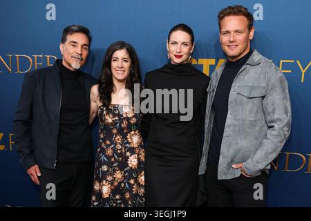 HOLLYWOOD, LOS ANGELES, KALIFORNIEN, USA – 15. MAI: Matthew B. Roberts, Maril Davis, irische Schauspielerin und ehemaliges Model Caitriona Balfe und der schottische Schauspieler Sam Heughan kommen am 15. Mai 2026 in Hollywood, Los Angeles, Kalifornien, USA bei der Veranstaltung „Outlander“ Staffel 8 Series Finale FYC (für Ihre Überlegungen) an der Academy of Motion Picture Arts and Sciences – Linwood Dunn Theater. (Foto: Xavier Collin/Image Press Agency) Stockfoto