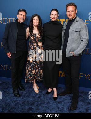 HOLLYWOOD, LOS ANGELES, KALIFORNIEN, USA – 15. MAI: Matthew B. Roberts, Maril Davis, irische Schauspielerin und ehemaliges Model Caitriona Balfe und der schottische Schauspieler Sam Heughan kommen am 15. Mai 2026 in Hollywood, Los Angeles, Kalifornien, USA bei der Veranstaltung „Outlander“ Staffel 8 Series Finale FYC (für Ihre Überlegungen) an der Academy of Motion Picture Arts and Sciences – Linwood Dunn Theater. (Foto: Xavier Collin/Image Press Agency) Stockfoto