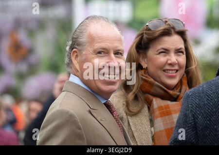 David Armstrong-Jones, der 2. Earl of Snowdon und Sohn der verstorbenen Prinzessin Margaret, die Schwester der verstorbenen Königin Elizabeth II. War, besucht die Chelsea Flower Show, ebenso wie die Fernsehmoderatorin Kirsty Allsopp Stockfoto