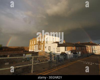 Sheerness, Kent, Großbritannien. Mai 2026. Wetter in Großbritannien: Abendlicher Regenbogen in Sheerness, Kent. Quelle: James Bell/Alamy Live News Stockfoto
