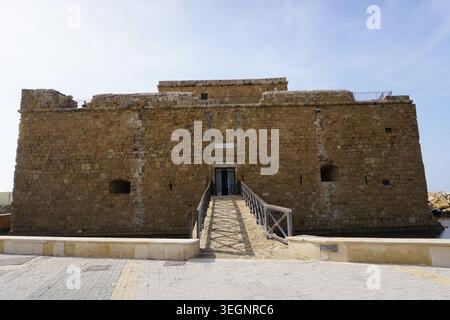 Äußerer Vordereingang der Burg Paphos, einer byzantinischen mittelalterlichen Festung am Hafen von Pafos, Zypern Stockfoto