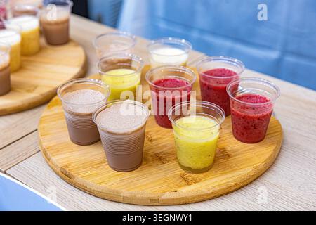 Im GastroCanarias 2026 Gastron finden Sie frisches Bio-Gemüse und Obst, darunter lokale Kartoffeln, rote Paprika, Zitrusfrüchte und Wassermelonen Stockfoto