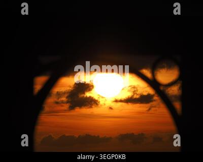 Sheerness, Kent, Großbritannien. Mai 2026. Wetter in Großbritannien: Sonnenuntergang in Sheerness, Kent. Quelle: James Bell/Alamy Live News Stockfoto