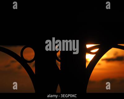 Sheerness, Kent, Großbritannien. Mai 2026. Wetter in Großbritannien: Sonnenuntergang in Sheerness, Kent. Quelle: James Bell/Alamy Live News Stockfoto