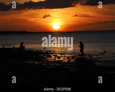 Sheerness, Kent, Großbritannien. Mai 2026. Wetter in Großbritannien: Sonnenuntergang in Sheerness, Kent. Quelle: James Bell/Alamy Live News Stockfoto