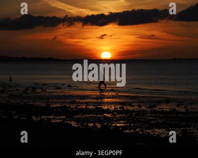 Sheerness, Kent, Großbritannien. Mai 2026. Wetter in Großbritannien: Sonnenuntergang in Sheerness, Kent. Quelle: James Bell/Alamy Live News Stockfoto
