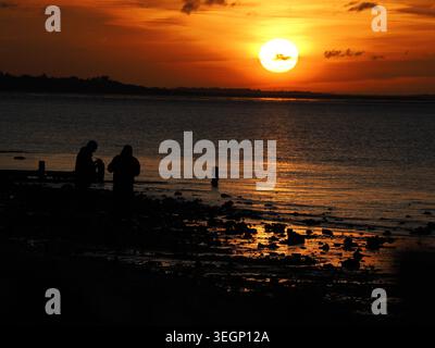Sheerness, Kent, Großbritannien. Mai 2026. Wetter in Großbritannien: Sonnenuntergang in Sheerness, Kent. Quelle: James Bell/Alamy Live News Stockfoto