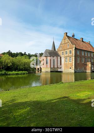 Schloss Huelshoff, Havixbeck, Nordrhein-Westfalen, Deutschland, Europa. Die Burg Huelshoff ist die typischste Wasserburg im Münsterland Ger Stockfoto