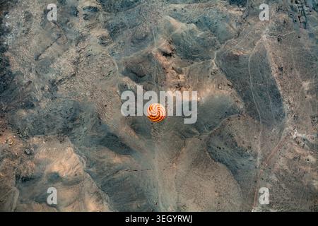 Blick aus der Vogelperspektive auf den Heißluftballon, Luxor, Ägypten Stockfoto