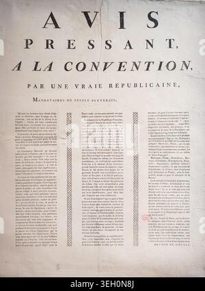Im Pariser Musée Carnavalet wird 1793 ein Original-gedrucktes Flugblatt „Avis pressant à la Convention“ des revolutionären Schriftstellers Olympe de Gouges gehalten. Stockfoto