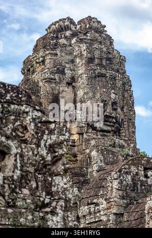 Ein riesiger, geschnitzter Kopf im Bayon, Angkor Thom, Kambodscha Stockfoto