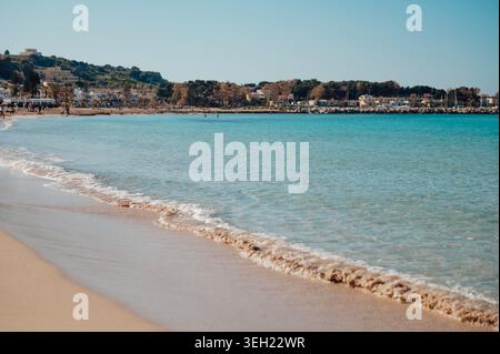 Sanfte Wellen am Strand San Vito Lo Capo, Sizilien Stockfoto