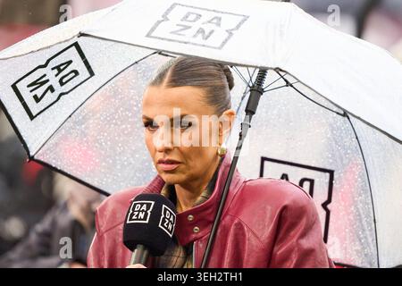 Laura Wontorra, sports presenter, reporter, woman, moderator, TV, television,  DAZN  during the match FC BAYERN MueNCHEN - 1. FC KOeLN on May 16, 2026 at Allianz Arena Muenchen, Germany. Season 2025/2026, 1.Bundesliga, FCB, matchday 34,  Photographer: ddp images / star-images    - DFL REGULATIONS PROHIBIT ANY USE OF PHOTOGRAPHS as IMAGE SEQUENCES and/or QUASI-VIDEO - Stockfoto