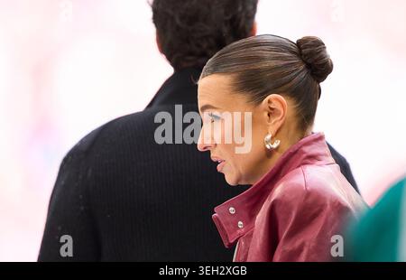 Laura Wontorra, sports presenter, reporter, woman, moderator, TV, television,  DAZN  during the match FC BAYERN MueNCHEN - 1. FC KOeLN on May 16, 2026 at Allianz Arena Muenchen, Germany. Season 2025/2026, 1.Bundesliga, FCB, matchday 34,  Photographer: ddp images / star-images    - DFL REGULATIONS PROHIBIT ANY USE OF PHOTOGRAPHS as IMAGE SEQUENCES and/or QUASI-VIDEO - Stockfoto