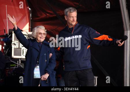 Chicago Bears Besitzer Virginia McCaskey und Teamchef George McCaskey bei der NFL PEP Rally am Trafalgar Square in London am Samstag, den 22. Oktober 2011. (Foto: Scott Strazzante/Chicago Tribune/TNS/SIPA USA) Stockfoto