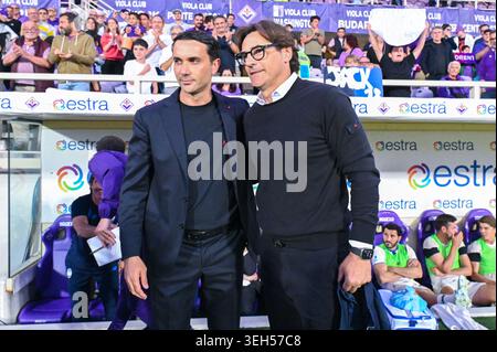 IPA84976806 - Cheftrainer Raffaele Palladino (Atalanta) und Cheftrainer Paolo Vanoli (Fiorentina) beim ACF Fiorentina gegen Atalanta BC, Spiel der italienischen Fußball-Serie A in Florenz, Italien, 22. Mai 2026 Stockfoto