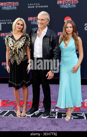 Dolph Lundgren mit Ehefrau Emma Krokdal und Tochter Greta Lundgren bei der Premiere des Kinofilms Masters of the Universe in TCL Chinese Theare. Los Angeles, 18.05.2026 *** Dolph Lundgren mit Emma Krokdal und Tochter Greta Lundgren bei der Premiere des Films Masters of the Universe bei TCL Chinese Theare Los Angeles, 18 05 2026 Foto:XJ.xBlocx/xFuturexImagex Masters 6531 Stockfoto