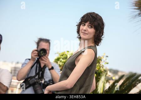 Cannes, Frankreich. Mai 2026. Die französische Schauspielerin Claire Chust nimmt beim Fotoaufruf von „L'Objet du Délit“ auf den 79. Filmfestspielen von Cannes Teil. Quelle: SOPA Images Limited/Alamy Live News Stockfoto