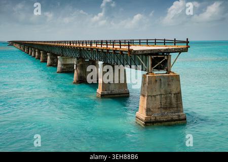 Verlassene Brücke in den florida Keys Stockfoto