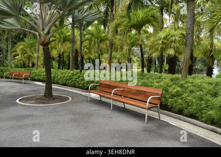 Sitzplätze, Gärten an der Bucht Stockfoto