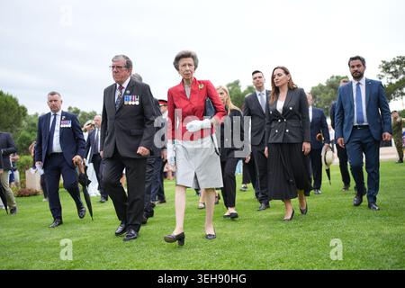 Als Präsident der Commonwealth war Graves Commission (CWGC) kam die Prinzessin Royal zum 85. Jahrestag der Schlacht von Kreta auf dem Souda Bay Cemetery auf Kreta als Teil des königlichen Besuchs in Griechenland an. Bilddatum: Samstag, 23. Mai 2026. Stockfoto