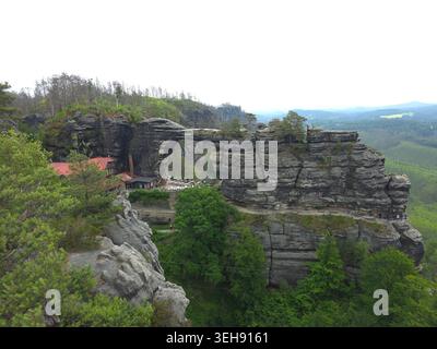 Das majestätische Pravcice Tor, der größte natürliche Sandsteinbogen Europas, die Böhmische Schweiz. Felsformation mit natürlichem Bogen und Klippen Stockfoto