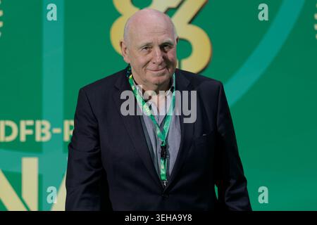 Berlin, Deutschland. Mai 2026. Fussball DFB-Pokal Finale FC Bayern München - VfB Stuttgart am 23.05.2026 im Olympiastadion Berlin Dieter Hoeness DFB-Vorschriften verbieten jede Verwendung von Fotografien als Bildsequenzen und/oder Quasi-Video. Foto: Revierfoto Credit: ddp Media GmbH/Alamy Live News Stockfoto