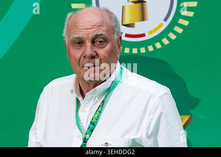 Uli Hoeness beim DFB-Cup-Finale – FC Bayern München gegen VfB Stuttgart (Endpunktzahl: 3:0) am 23. Mai 2026 im Berliner Olympiastadion Stockfoto
