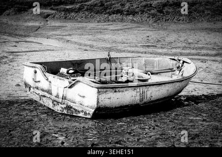 Kleines Boot auf Mono-Film Stockfoto