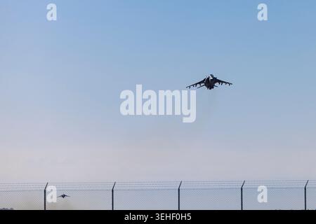 Captain Raymond Hower, ein gebürtiger Kaliforniens und ein AV-8B Harrier II Jet Pilot mit Marine Attack Squadron (VMA) 223 und Stockfoto