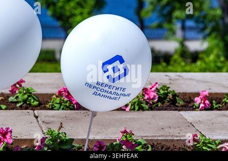 Samara, Russland - 27. Mai 2018: Ballon mit dem Roskomnadzor-Logo. Text auf Russisch: Schützen Sie Ihre persönlichen Daten. Stockfoto