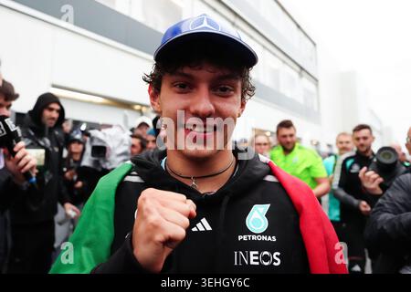 Rennsieger Mercedes-Pilot Andrea Kimi Antonelli nach dem Großen Preis von Kanada 2026 auf dem Circuit de Gilles-Villeneuve, Montreal. Bilddatum: Sonntag, 24. Mai 2026. Stockfoto